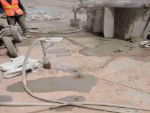 镜铁区水泥混凝土路面板底注浆技术 路面脱空注浆整治方案