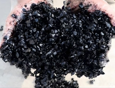 镜铁区沥青冷补料（沥青砂）的优势特点与施工流程解析